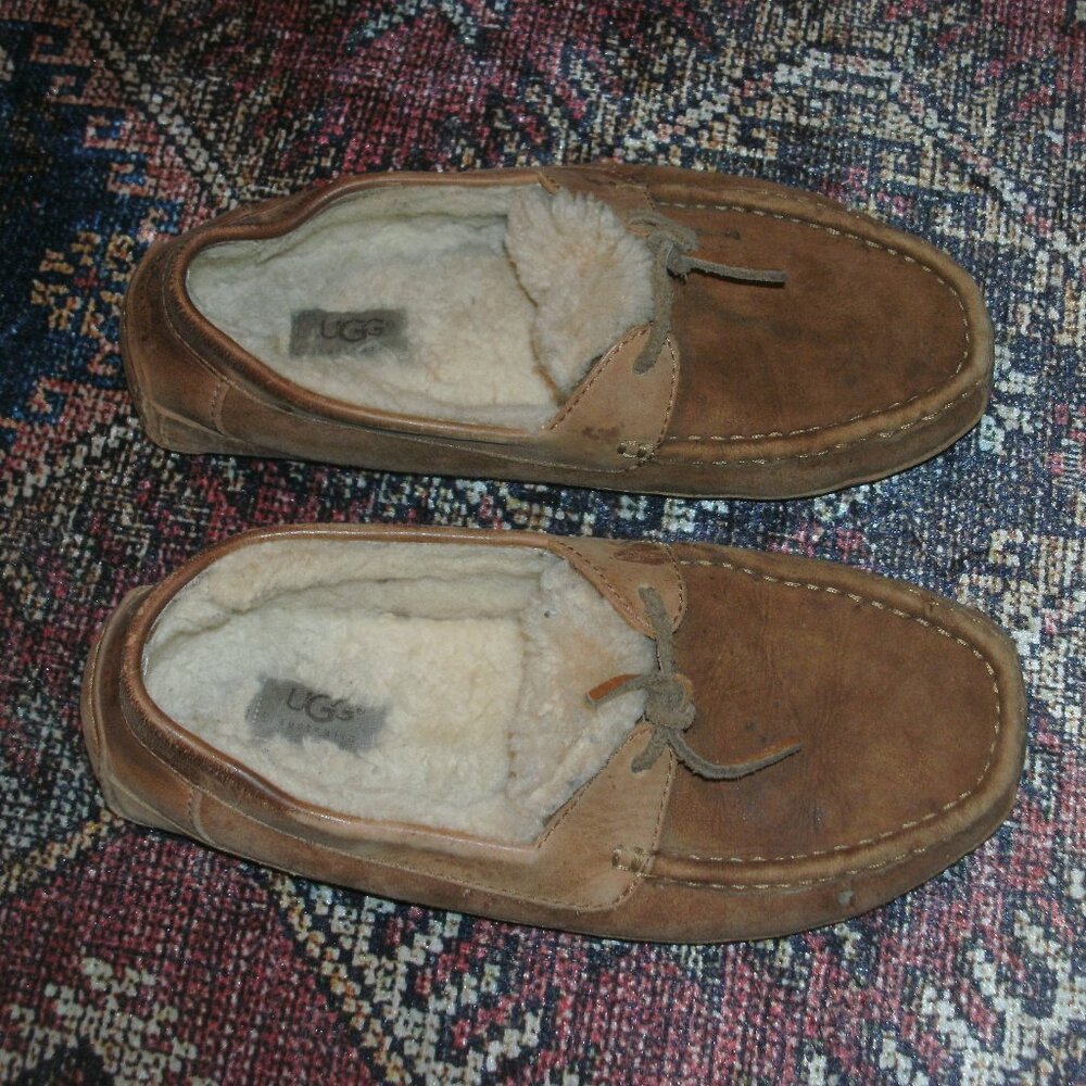 UGG 5102 Byron  Chestnut Brown Suede Sheepskin Lined Slip On Slippers size 9